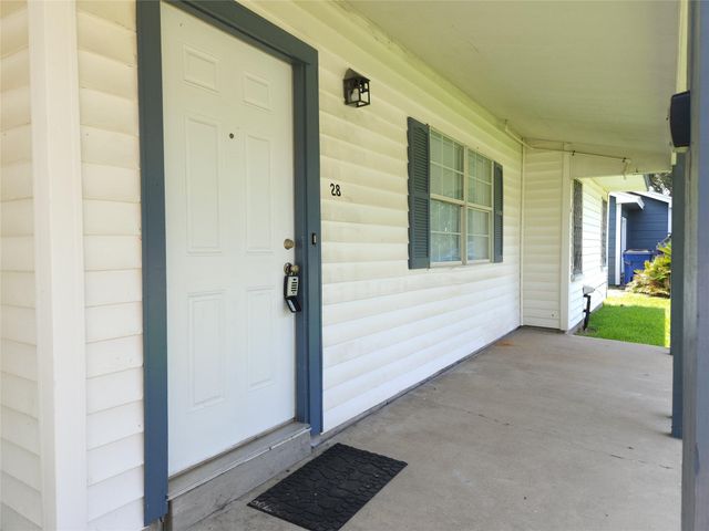 28 14th Street N, Texas City, TX 77590