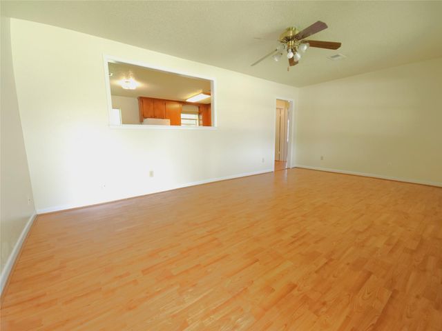 28 14th Street N, Texas City, TX 77590