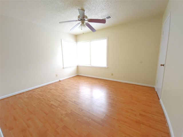 28 14th Street N, Texas City, TX 77590