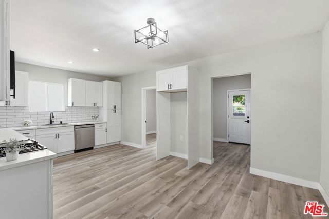137 W 47th Place, Los Angeles, CA 90037