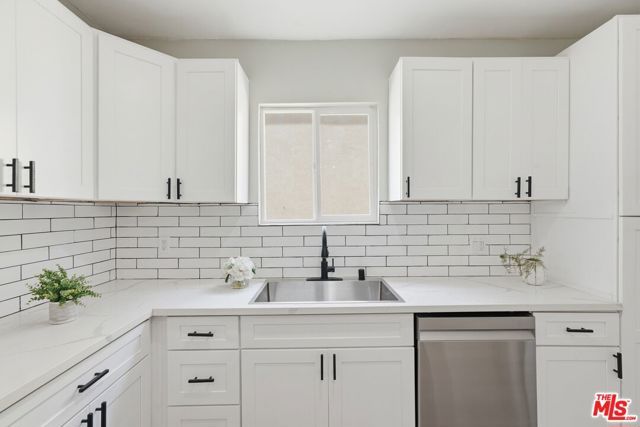 137 W 47th Place, Los Angeles, CA 90037