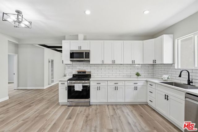 137 W 47th Place, Los Angeles, CA 90037