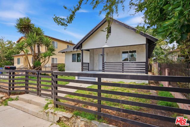 137 W 47th Place, Los Angeles, CA 90037