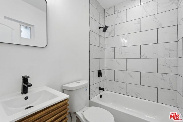 137 W 47th Place, Los Angeles, CA 90037
