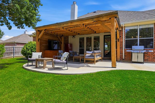 115 Honeysuckle Drive, Justin, TX 76247