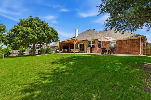 115 Honeysuckle Drive, Justin, TX 76247