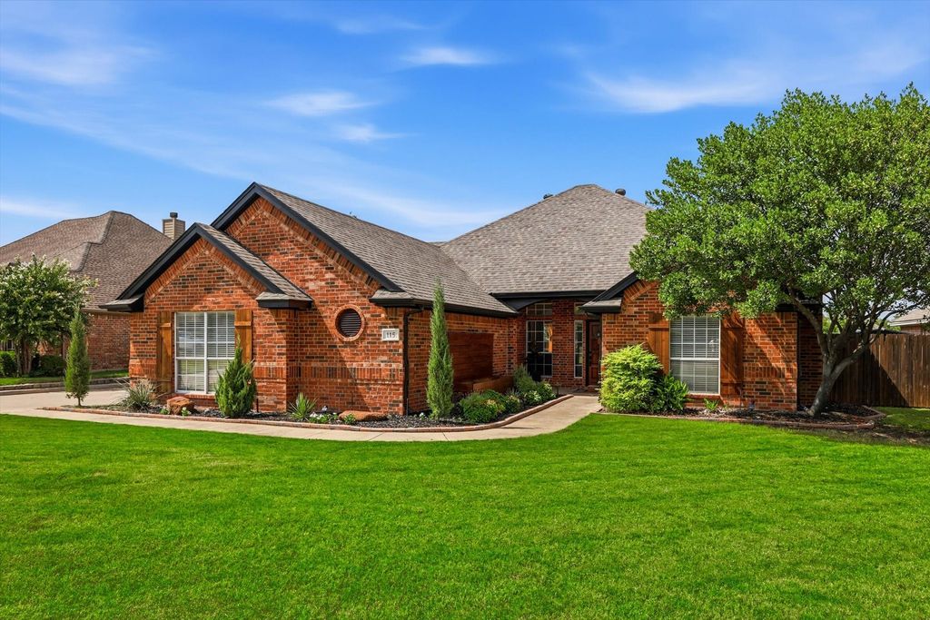 115 Honeysuckle Drive, Justin, TX 76247
