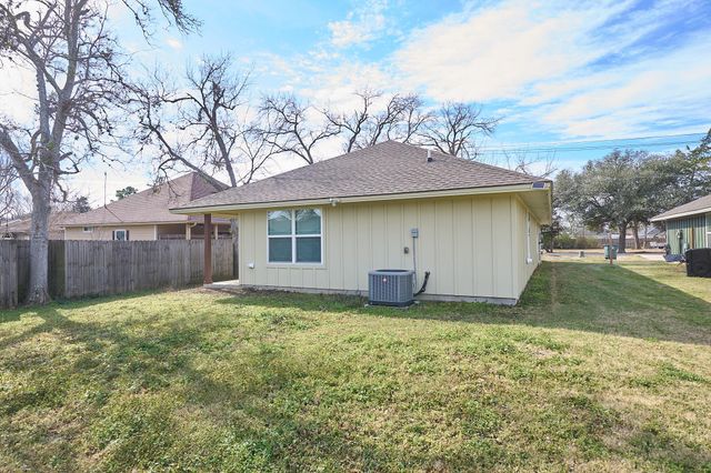1807 Nuches Lane, Bryan, TX 77803