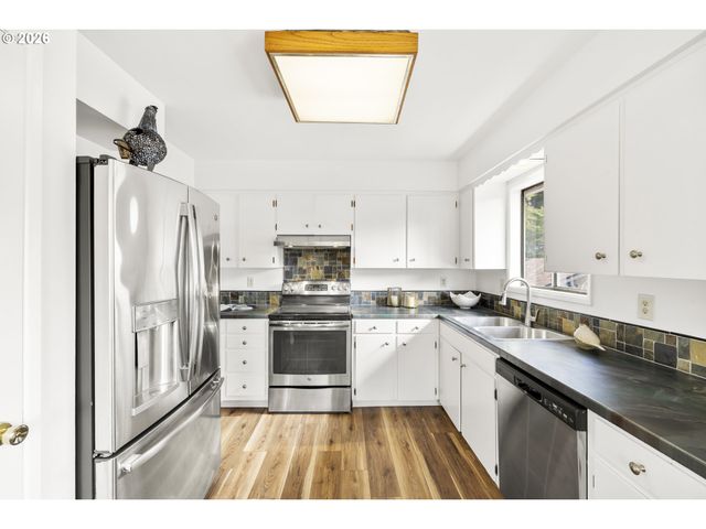 14225 Se MILL St, Portland, OR 97233