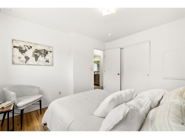 14225 Se MILL St, Portland, OR 97233
