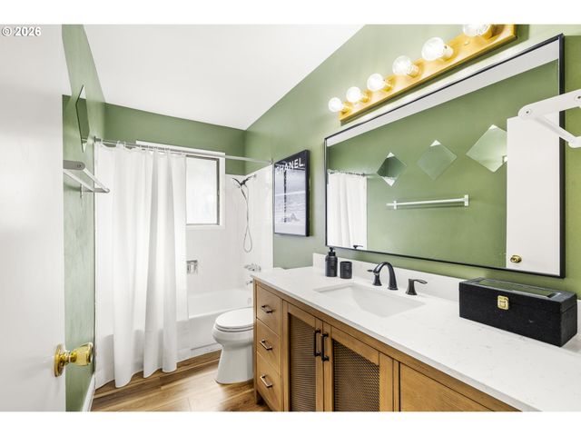 14225 Se MILL St, Portland, OR 97233