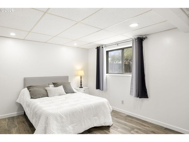 14225 Se MILL St, Portland, OR 97233