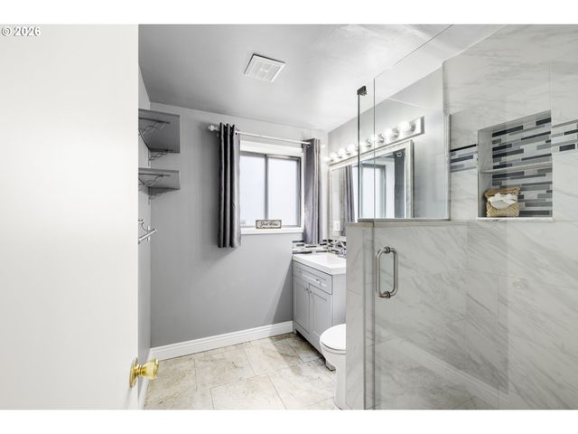 14225 Se MILL St, Portland, OR 97233