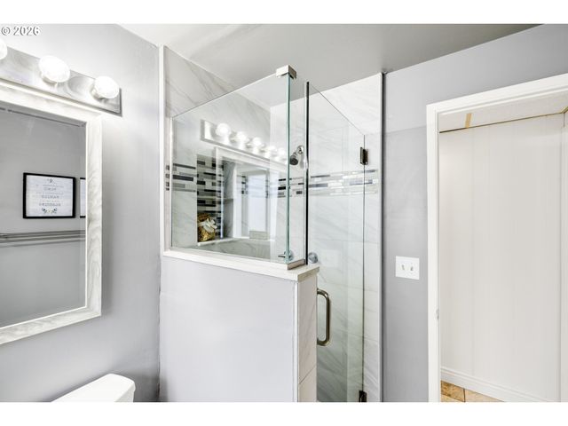 14225 Se MILL St, Portland, OR 97233