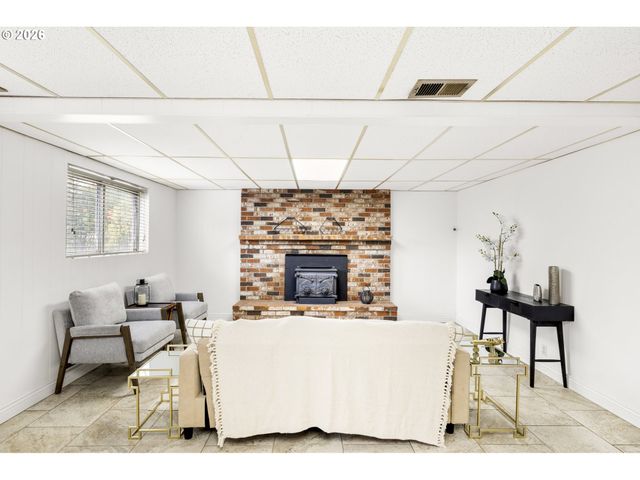 14225 Se MILL St, Portland, OR 97233