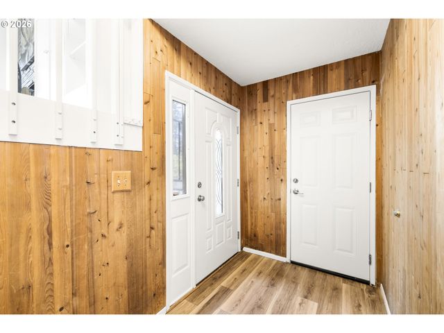 14225 Se MILL St, Portland, OR 97233