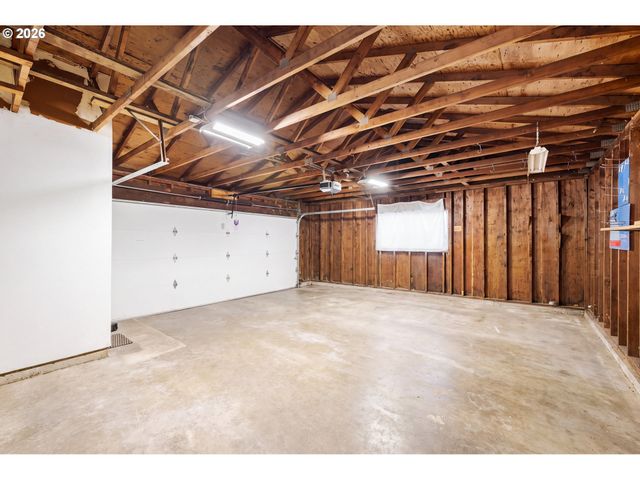 14225 Se MILL St, Portland, OR 97233