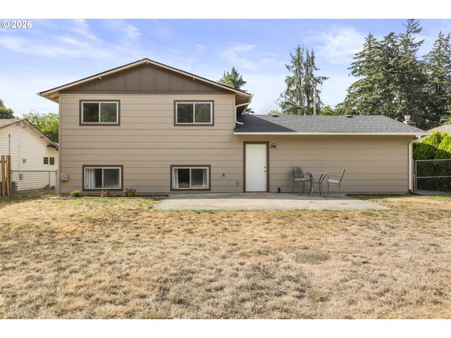 14225 Se MILL St, Portland, OR 97233