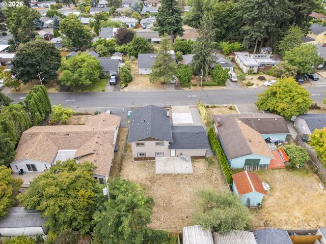 14225 Se MILL St, Portland, OR 97233