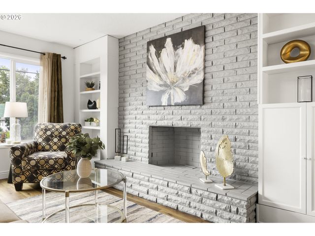14225 Se MILL St, Portland, OR 97233