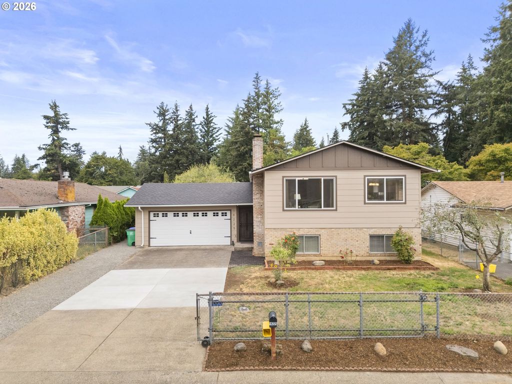 14225 Se MILL St, Portland, OR 97233