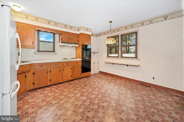 2422 W PARRIS DR, Wilmington, DE 19808