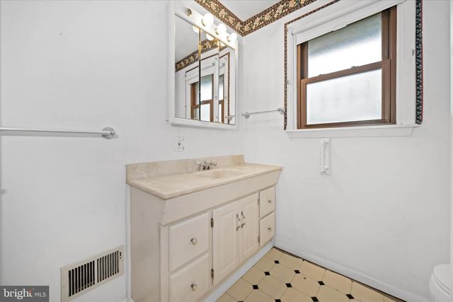 2422 W PARRIS DR, Wilmington, DE 19808