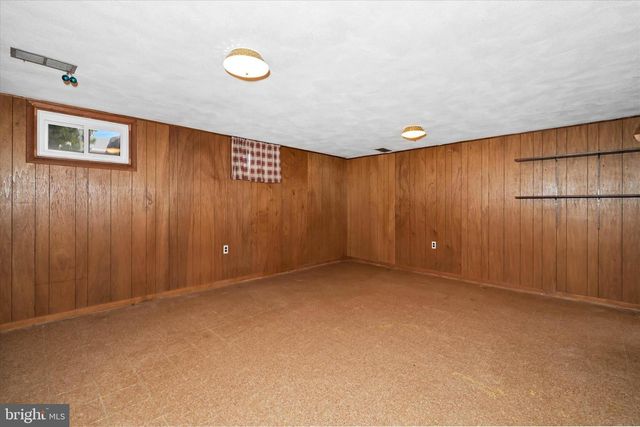 2422 W PARRIS DR, Wilmington, DE 19808