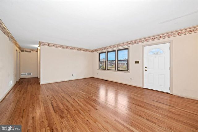 2422 W PARRIS DR, Wilmington, DE 19808