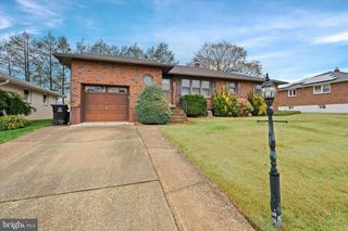 2422 W PARRIS DR, Wilmington, DE 19808