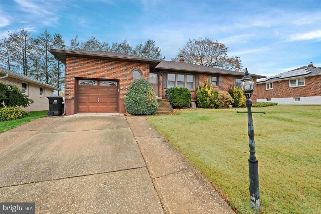 2422 W PARRIS DR, Wilmington, DE 19808