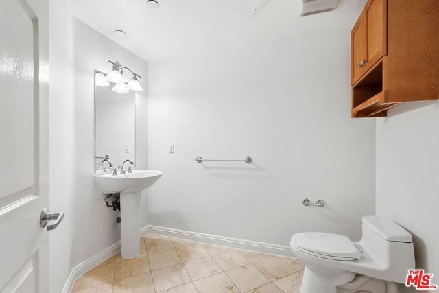 5831 Seawalk Drive 216, Los Angeles, CA 90094