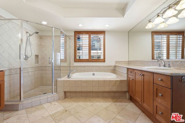 5831 Seawalk Drive 216, Los Angeles, CA 90094