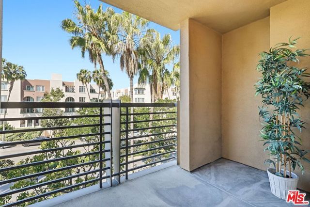 5831 Seawalk Drive 216, Los Angeles, CA 90094