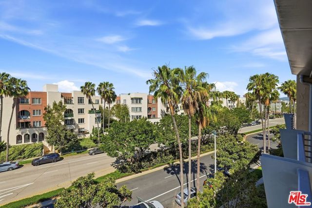 5831 Seawalk Drive 216, Los Angeles, CA 90094