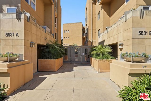 5831 Seawalk Drive 216, Los Angeles, CA 90094