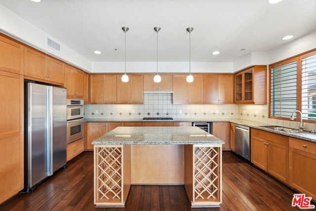 5831 Seawalk Drive 216, Los Angeles, CA 90094