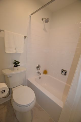 500 W Huntington Commons Road 157, Mount Prospect, IL 60056