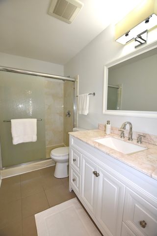 500 W Huntington Commons Road 157, Mount Prospect, IL 60056