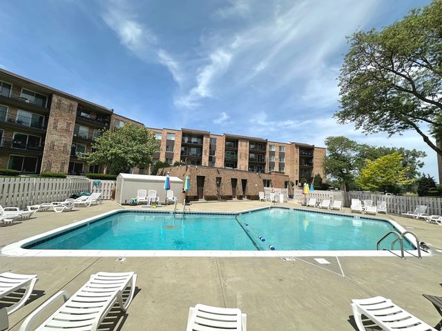 500 W Huntington Commons Road 157, Mount Prospect, IL 60056