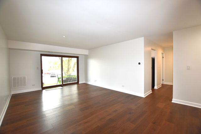 500 W Huntington Commons Road 157, Mount Prospect, IL 60056