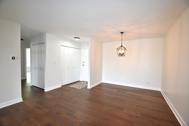 500 W Huntington Commons Road 157, Mount Prospect, IL 60056