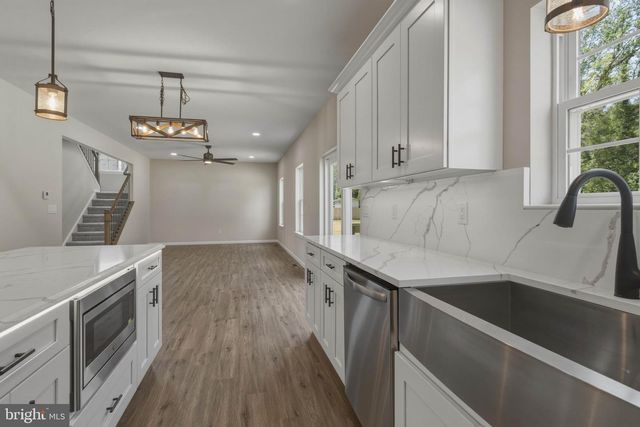 1162 S SPRING RD, Vineland, NJ 08361