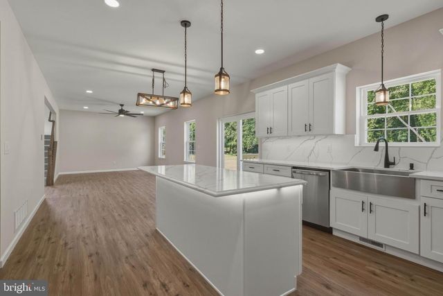 1162 S SPRING RD, Vineland, NJ 08361