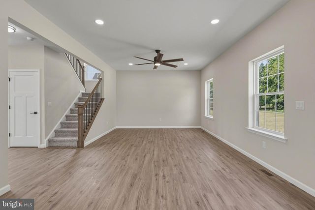 1162 S SPRING RD, Vineland, NJ 08361