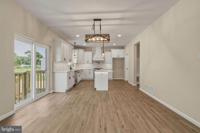 1162 S SPRING RD, Vineland, NJ 08361