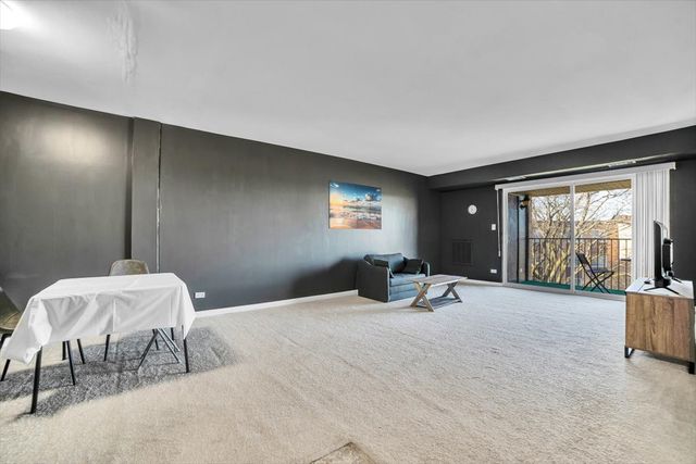 500 W Huntington Commons Road 448, Mount Prospect, IL 60056