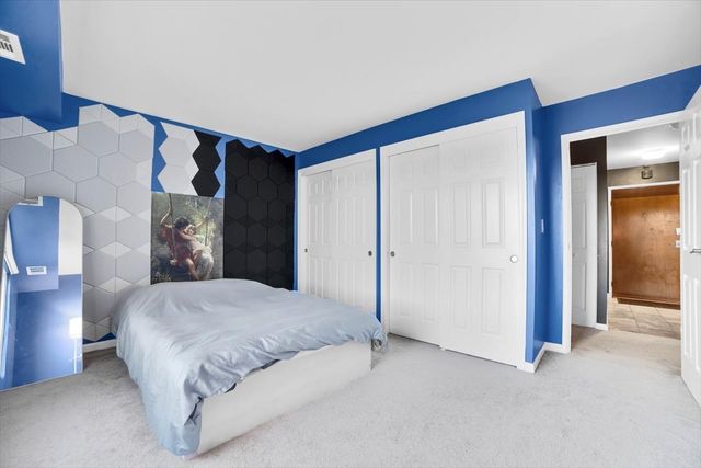 500 W Huntington Commons Road 448, Mount Prospect, IL 60056