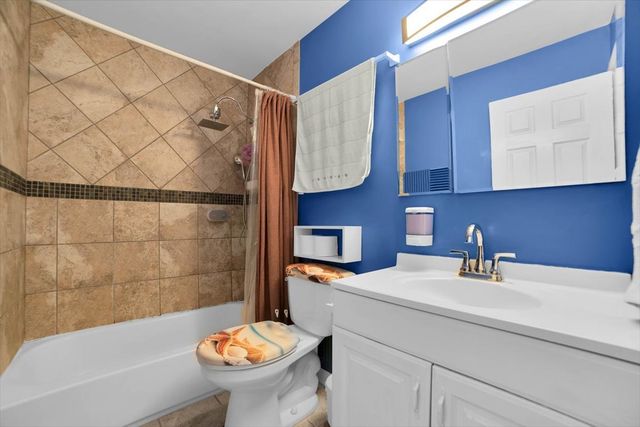 500 W Huntington Commons Road 448, Mount Prospect, IL 60056