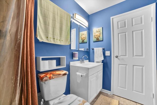 500 W Huntington Commons Road 448, Mount Prospect, IL 60056